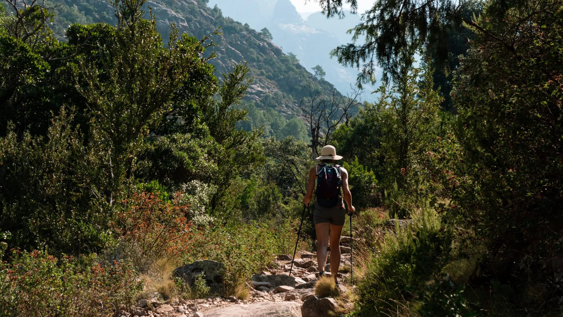 Hike in Bonifatu to the Spasimata footbridge in Corsica