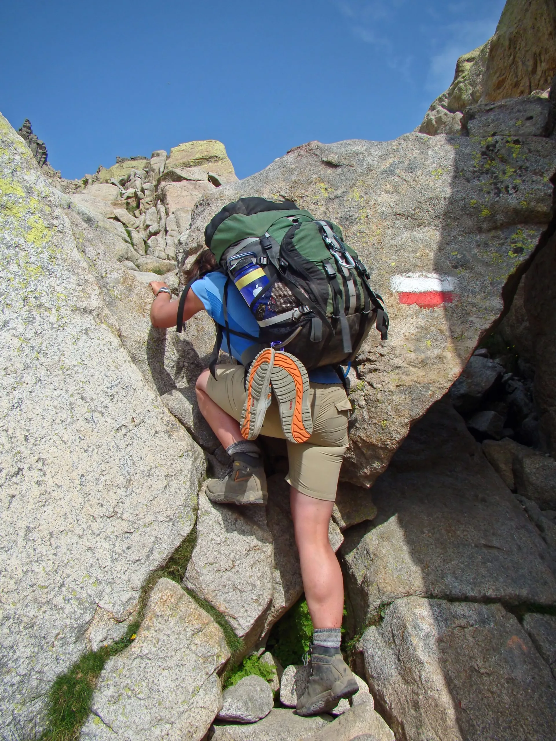 Corse, sur le GR20 : passage escarpé sur l'étape 7